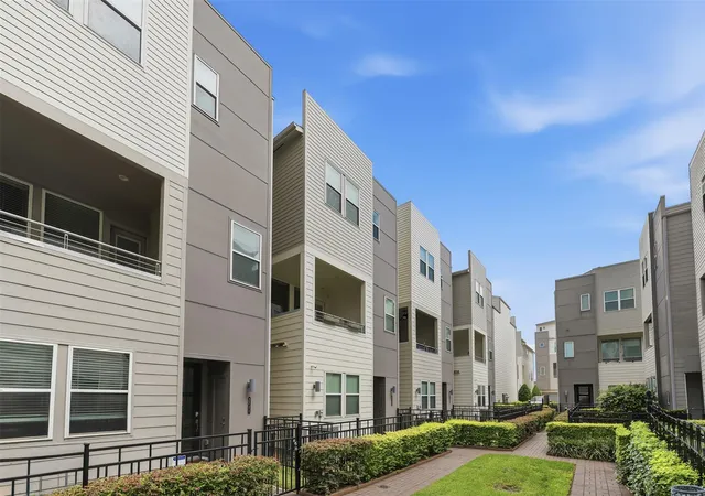 2nd image of 2709 Clinton Dr, Houston, TX 77020 | MLS# 49731237