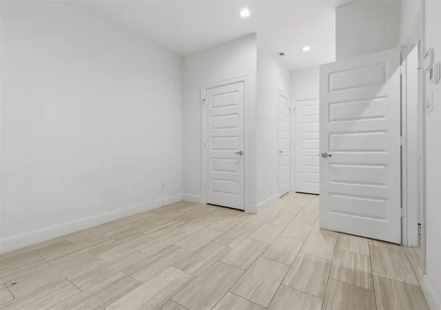 4th image of 2709 Clinton Dr, Houston, TX 77020 | MLS# 49731237