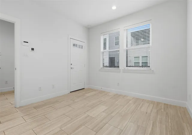 5th image of 2709 Clinton Dr, Houston, TX 77020 | MLS# 49731237
