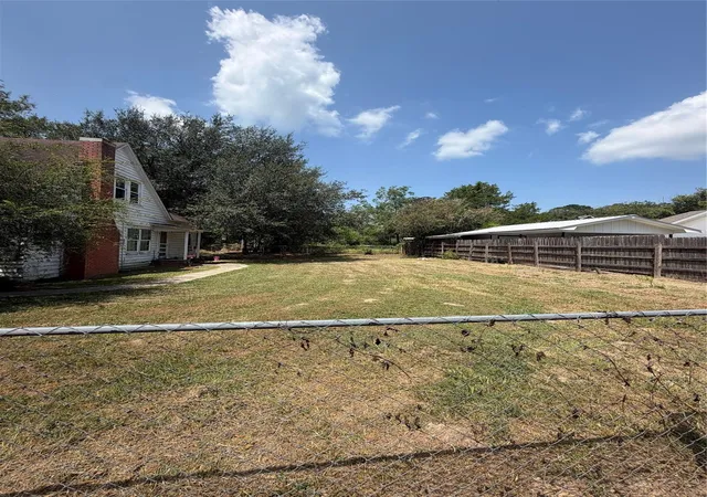 2nd image of 209 Sutton St, Woodville, TX 75979 | MLS# 30471515