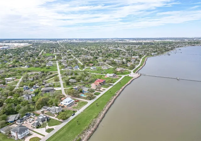 49th image of 3540 Miramar Dr, La Porte, TX 77571 | MLS# 77553340
