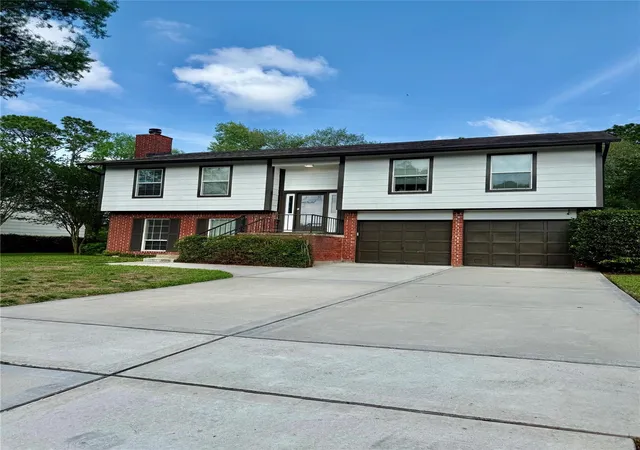 1st image of 435 Old Course Dr Dr, Friendswood, TX 77546 | MLS# 7858307