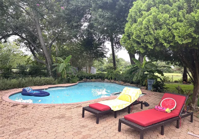 3rd image of 435 Old Course Dr Dr, Friendswood, TX 77546 | MLS# 7858307