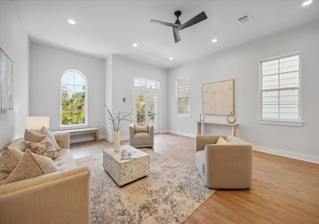Photo 3 of Single family home for sale at 1035 W 17th Street, Houston, TX 77008 | MLS# 33294867 | Listing updated on 2026-08-25