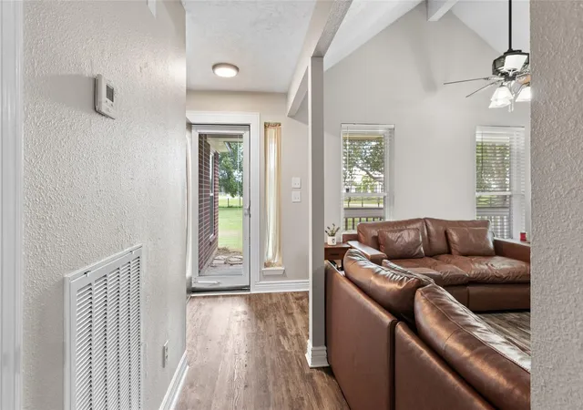 5th image of 7460 Commander Roland Dr, Hitchcock, TX 77563 | MLS# 21051439