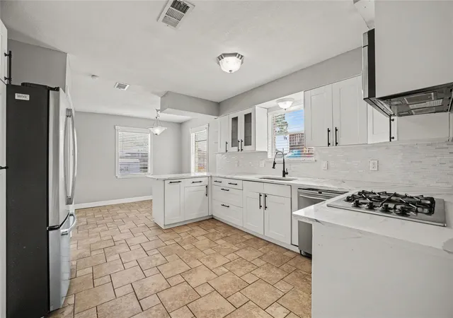 Photo 3 of Sale Pending at 8330 Springtime Ln, Houston, TX 77075 | MLS# 60088980 | Listing updated on 2026-10-02