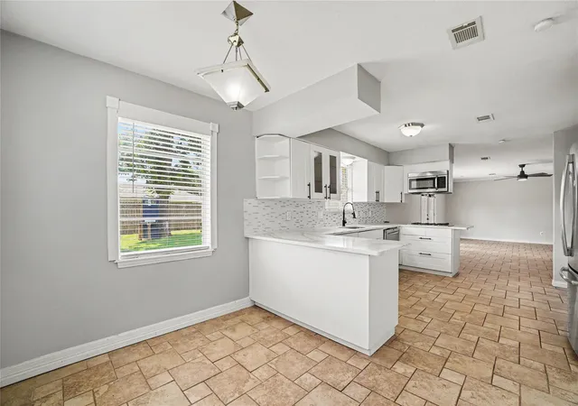 Photo 4 of Sale Pending at 8330 Springtime Ln, Houston, TX 77075 | MLS# 60088980 | Listing updated on 2026-10-02