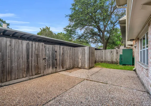 25th image of 12985 Trail Hollow Dr #6, Houston, TX 77079 | MLS# 40353536