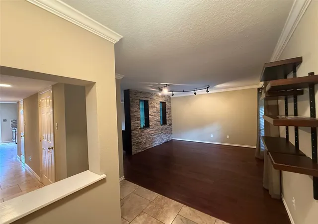 3rd image of 12985 Trail Hollow Dr #6, Houston, TX 77079 | MLS# 40353536