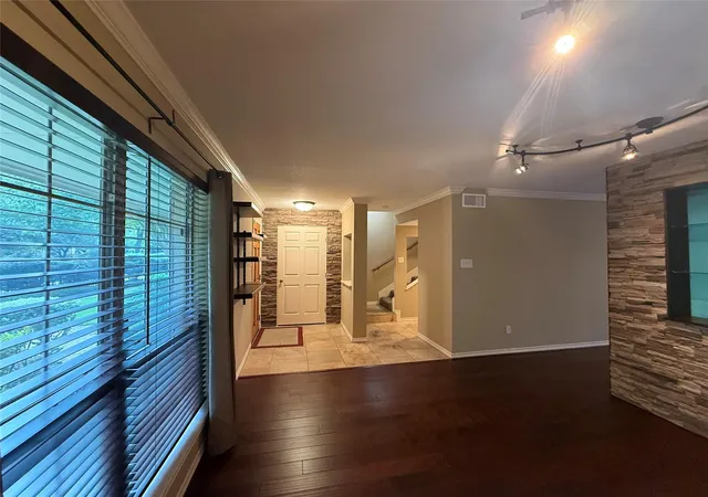 4th image of 12985 Trail Hollow Dr #6, Houston, TX 77079 | MLS# 40353536