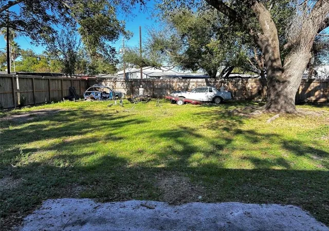 Photo 3 of Single family home for sale at 8418 Sonneville Dr, Houston, TX 77080 | MLS# 32748900 | Listing updated on 2026-09-07