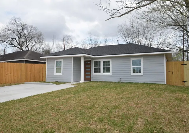 Photo 2 of Single family home for sale at 6801 Kassarine Pass, Houston, TX 77033 | MLS# 40657801 | Listing updated on 2026-05-29