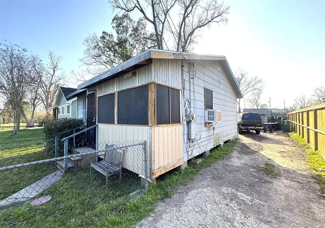 3rd image of 8507 Prairie View Dr, Houston, TX 77088 | MLS# 21310226