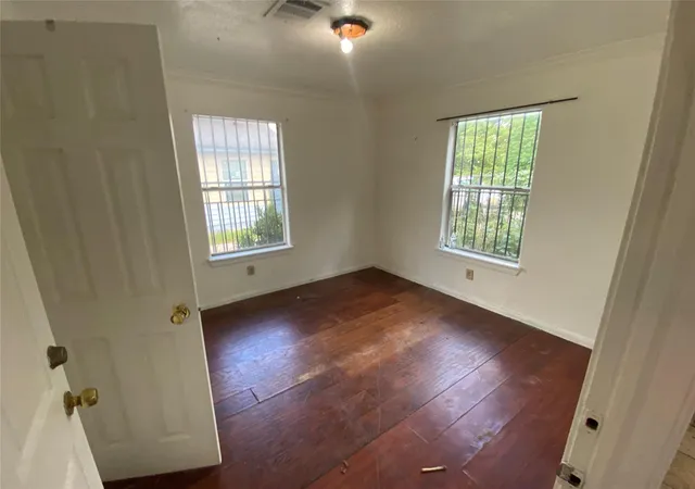 3rd image of 3021 Brackenridge St, Houston, TX 77026 | MLS# 37061354
