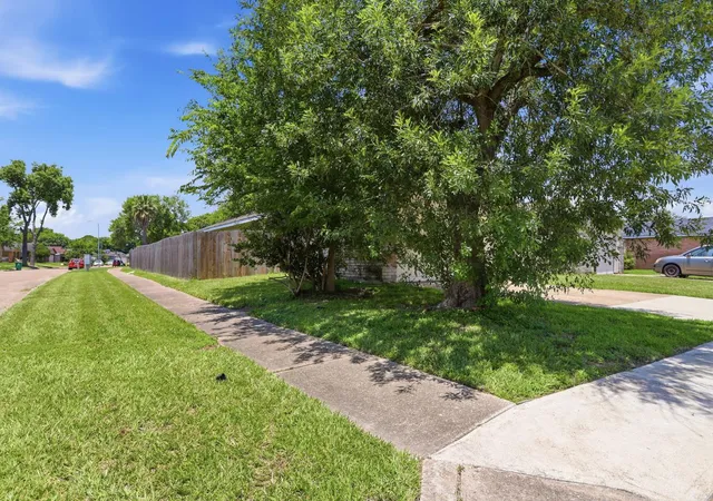 Photo 2 of Single family home for sale at 16226 Alden Ridge Dr, Houston, TX 77053 | MLS# 71888706 | Listing updated on 2026-09-15