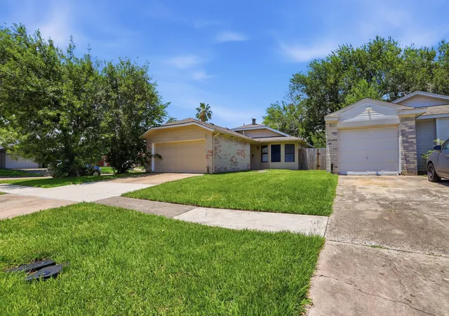 Photo 3 of Single family home for sale at 16226 Alden Ridge Dr, Houston, TX 77053 | MLS# 71888706 | Listing updated on 2026-09-15