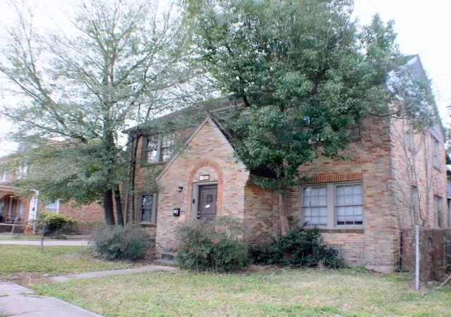 2nd image of 4714 Clay St, Houston, TX 77023 | MLS# 33986697