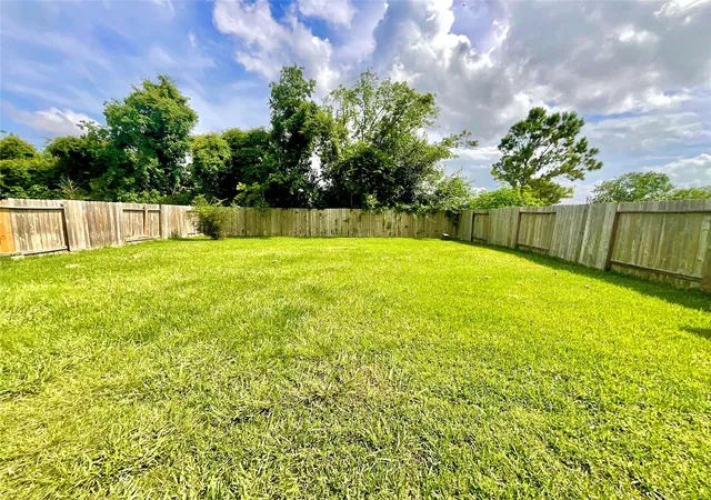 35th image of 2522 Tracy Ln, Highlands, TX 77562 | MLS# 49974167