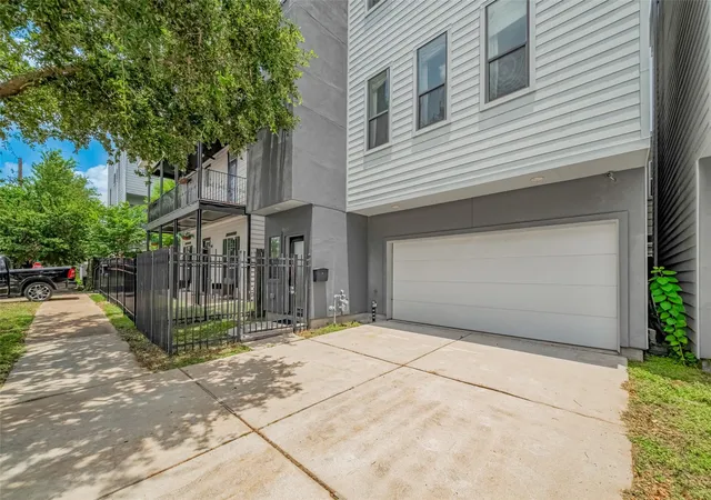 Photo 3 of Single family home for sale at 2115 Hadley St, Houston, TX 77003 | MLS# 67206013 | Listing updated on 2026-08-05