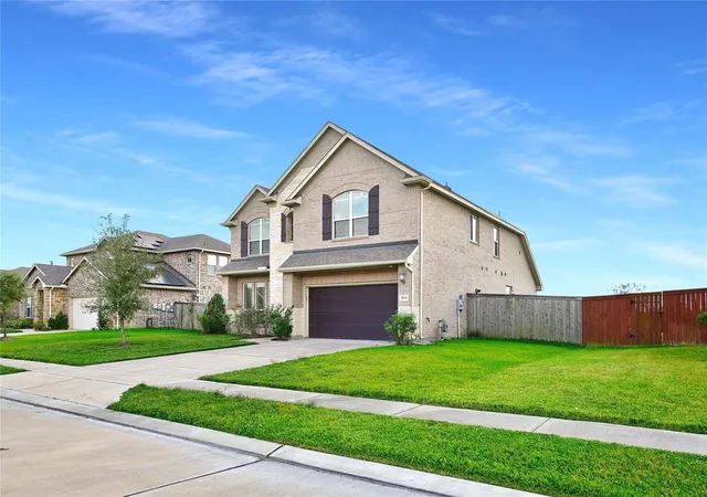 Photo 3 of Single family home for sale at 5936 Pearland Pl, Pearland, TX 77581 | MLS# 71394784 | Listing updated on 2026-09-14