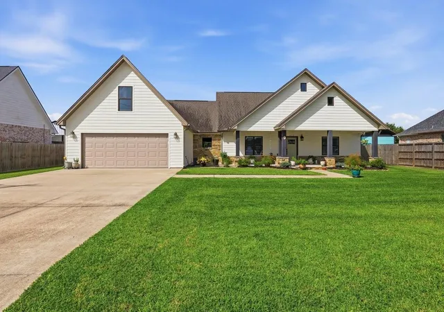 Homes for sale in Nederland, TX | 613 13th St, Nederland, TX 77627 | MLS# 88583511