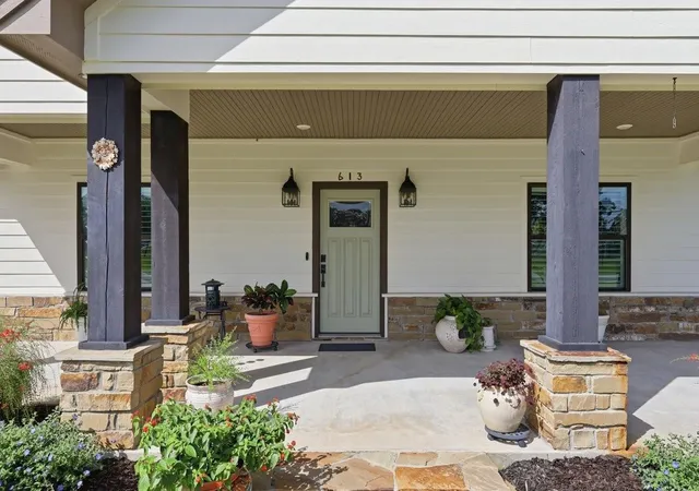Homes for sale in Nederland, TX | 613 13Th St, Nederland, TX 77627 | MLS# 88583511