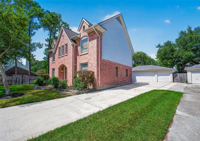 Photo 4 of Single family home for sale at 14603 Dawn Vale Dr, Houston, TX 77062 | MLS# 62538891 | Listing updated on 2026-08-30