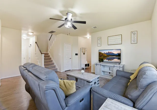 5th image of 410 Walnut Branch Dr, Baytown, TX 77523 | MLS# 27211688