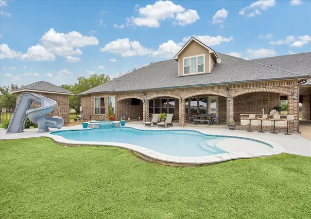 Homes for sale in Rosharon, TX | 527 Lily Lane, Rosharon, TX 77583 | MLS# 45405508