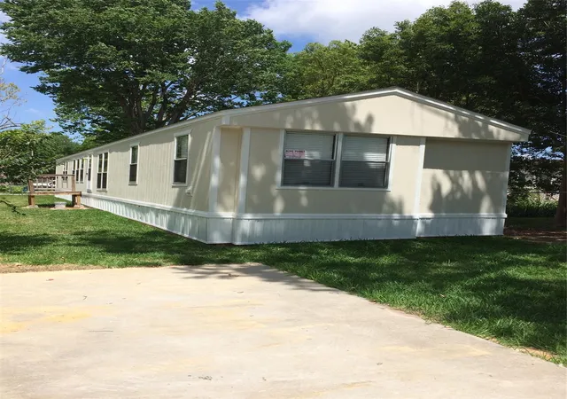 3rd image of 4715 3Rd St, Bacliff, TX 77518 | MLS# 49232692