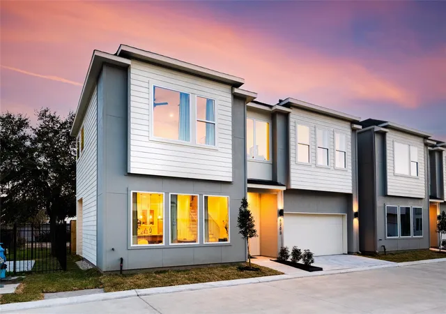 Photo 2 of Single family home for sale at 8916 Knoll Branch Dr, Houston, TX 77080 | MLS# 44978133 | Listing updated on 2026-07-26