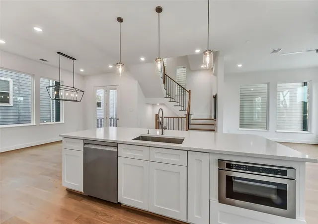 Photo 3 of Single family home for sale at 806 Fisher St #C, Houston, TX 77018 | MLS# 77239455 | Listing updated on 2026-09-14