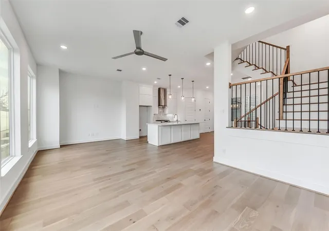 Photo 4 of Single family home for sale at 806 Fisher St #C, Houston, TX 77018 | MLS# 77239455 | Listing updated on 2026-09-14