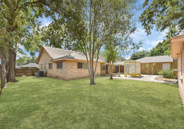Photo 2 of Single family home for sale at 7702 Dashwood Dr, Houston, TX 77036 | MLS# 87108230 | Listing updated on 2026-09-21