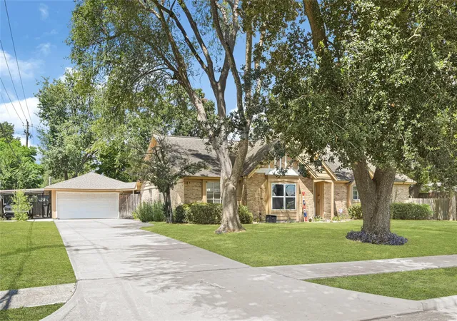 Photo 3 of Single family home for sale at 7702 Dashwood Dr, Houston, TX 77036 | MLS# 87108230 | Listing updated on 2026-09-21