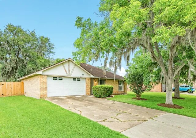 1st image of 105 Sugar Cane Tr, Lake Jackson, TX 77566 | MLS# 78451442