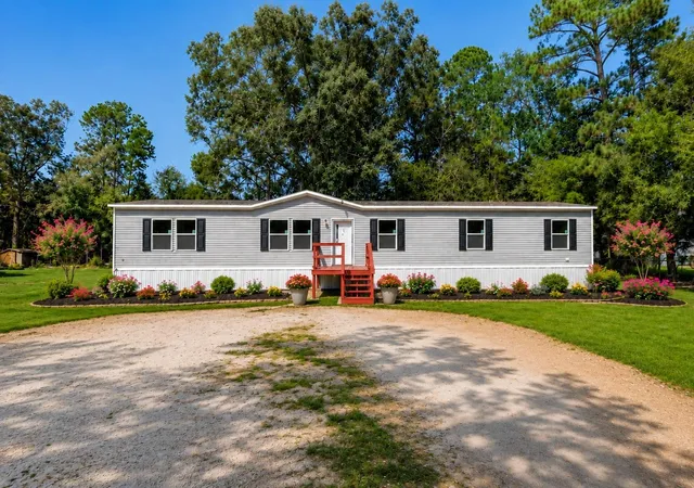 Photo 3 of Single family home for sale at 20006 Red Oaks S, New Caney, TX 77357 | MLS# 20767425 | Listing updated on 2026-09-12