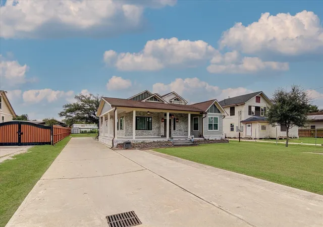 Photo 3 of Single family home for sale at 8324 Jennings St, Houston, TX 77017 | MLS# 58076667 | Listing updated on 2026-07-16