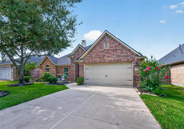 Photo 3 of Sale Pending at 28427 Kinglet Pines Dr, Katy, TX 77494 | MLS# 93794793 | Listing updated on 2026-08-28