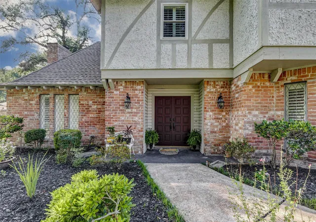 Photo 4 of Single family home for sale at 6710 Falling Waters Dr, Spring, TX 77379 | MLS# 10673324 | Listing updated on 2026-08-15