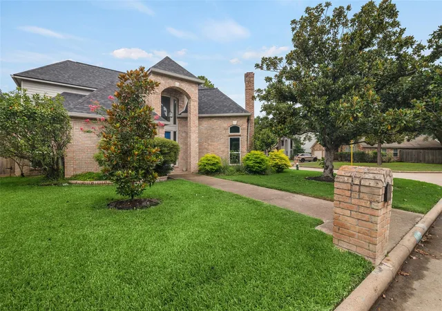 Photo 2 of Sale Pending at 14402 Sandalfoot St, Houston, TX 77095 | MLS# 39767233 | Listing updated on 2026-08-29