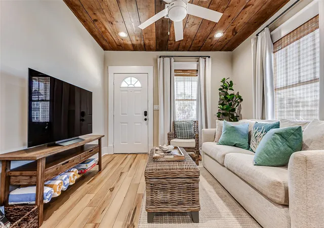 Photo 3 of Single family home for sale at 1602 40th Street, Galveston, TX 77550 | MLS# 21816159 | Listing updated on 2026-05-19