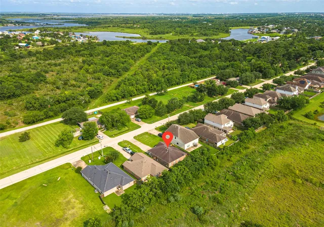 Homes for sale in Dickinson, TX | 4131 Country Club Dr, Dickinson, TX 77539 | MLS# 25746451