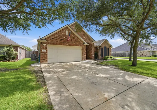 3rd image of 2121 Sugar Hill Dr, Deer Park, TX 77536 | MLS# 25939487