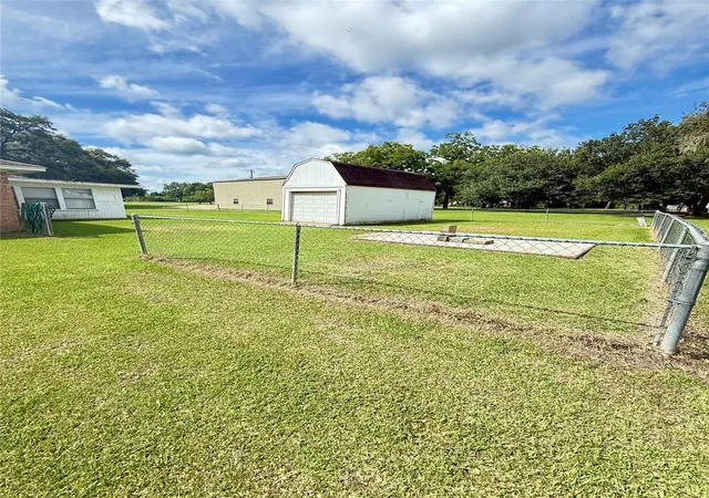 2nd image of 1410 S Dance Dr, West Columbia, TX 77486 | MLS# 43302434