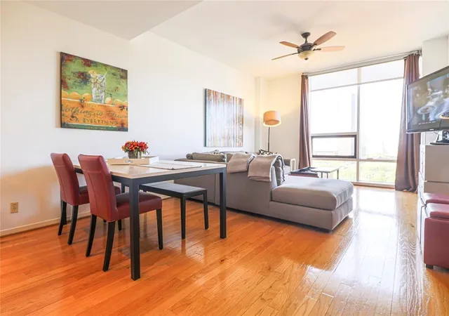 2nd image of 5110 San Felipe #151W, Houston, TX 77056 | MLS# 74582672