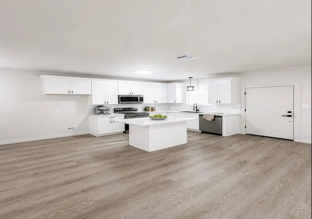 4th image of 7145 Avenue K, Houston, TX 77011 | MLS# 75427398