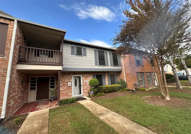 Photo 2 of Townhouse for sale at 14226 Misty Meadow Ln, Houston, TX 77079 | MLS# 66156568 | Listing updated on 2026-06-17