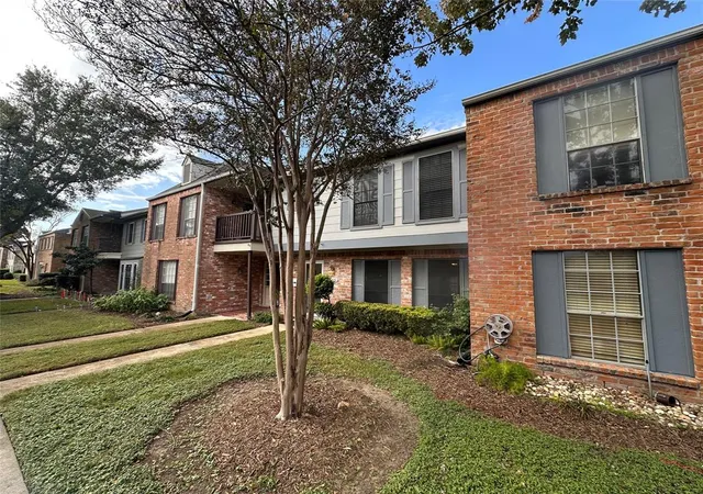 Photo 3 of Townhouse for sale at 14226 Misty Meadow Ln, Houston, TX 77079 | MLS# 66156568 | Listing updated on 2026-06-17