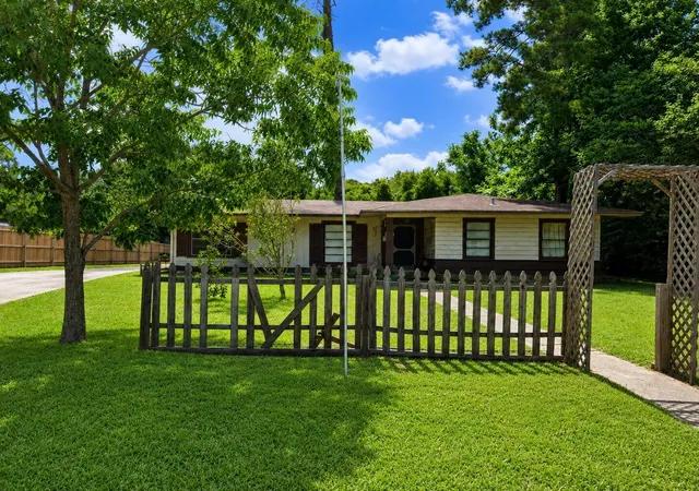 1st image of 320 Temple St, Woodville, TX 75979 | MLS# 93477672